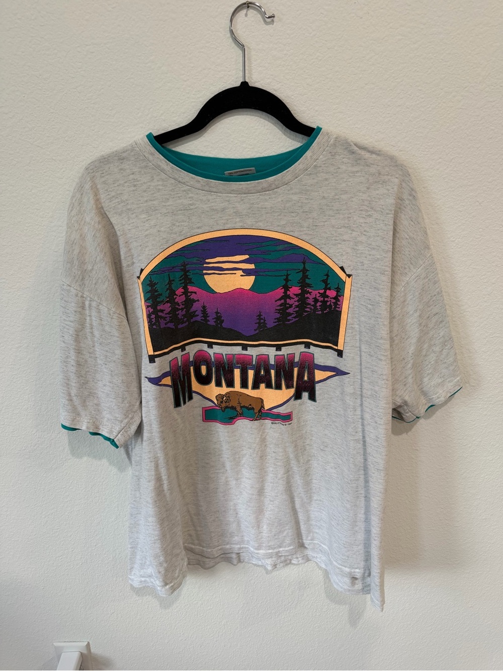 Montana Graphic Short-Sleeve Tee - Light Gray with Teal Trim